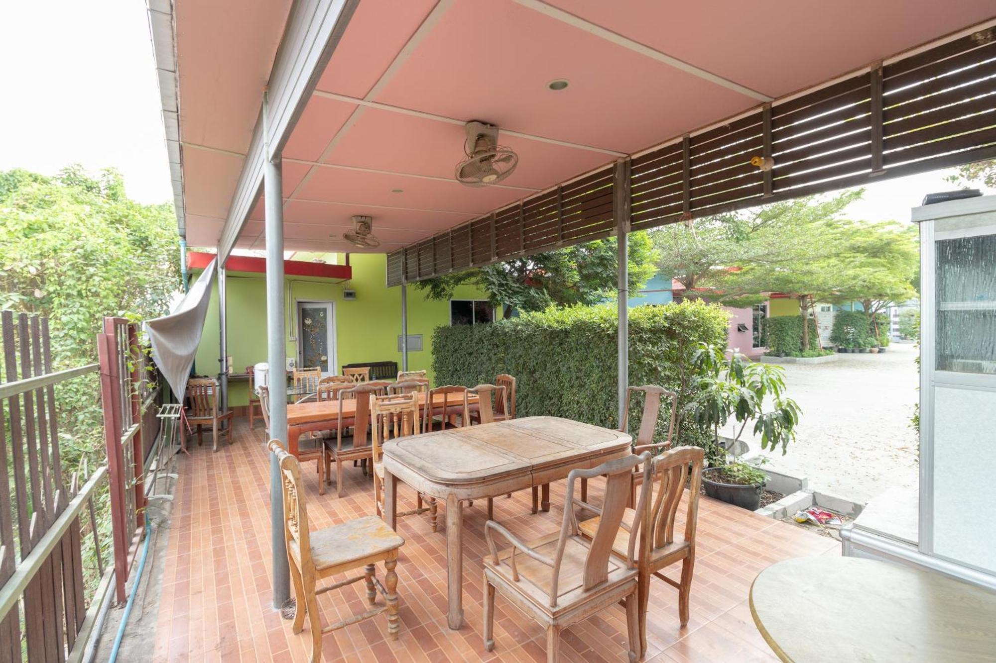 OYO 644 Pong Pai House Hotel Bangkok Bagian luar foto