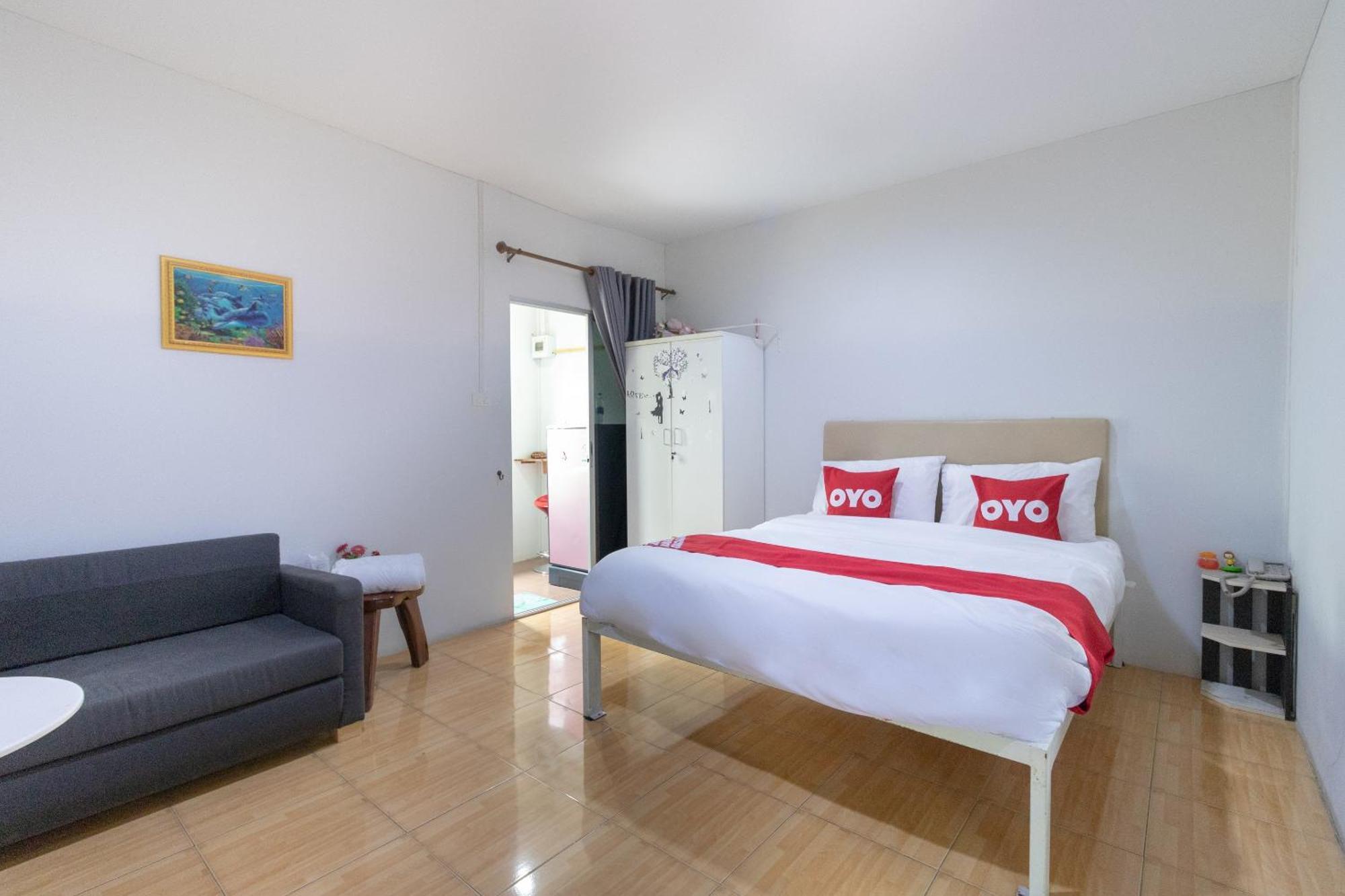 OYO 644 Pong Pai House Hotel Bangkok Bagian luar foto