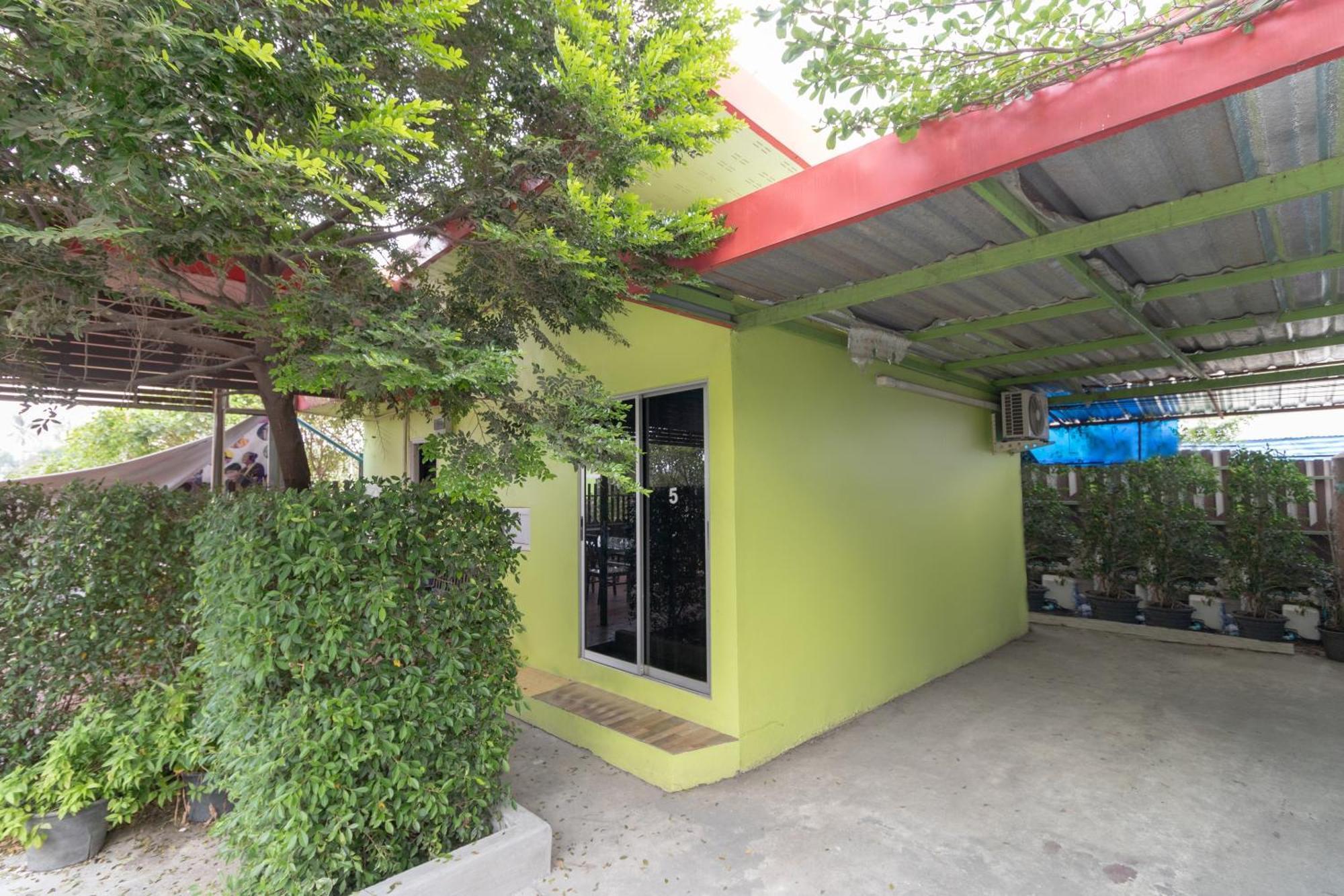 OYO 644 Pong Pai House Hotel Bangkok Bagian luar foto